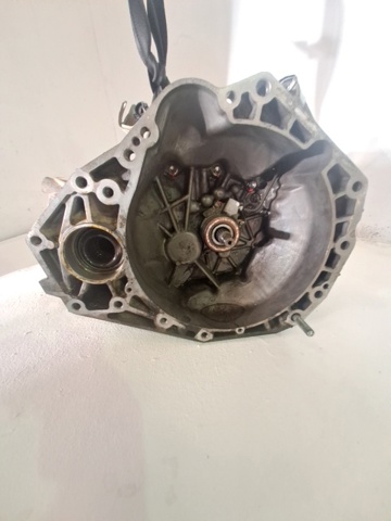 Mechaniczna skrzynia biegów w komplecie A6011701XC MAZDA