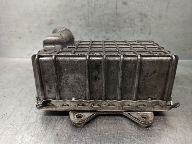 Chłodnica oleju, pod filtrem A6051800065 MERCEDES