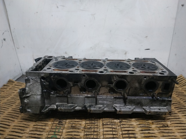 Głowica cylindrów A6110105020 MERCEDES