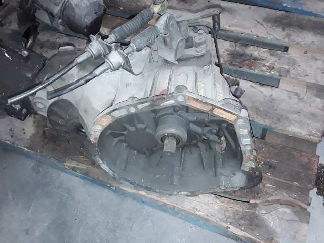 Mechaniczna skrzynia biegów w komplecie A638260 MERCEDES