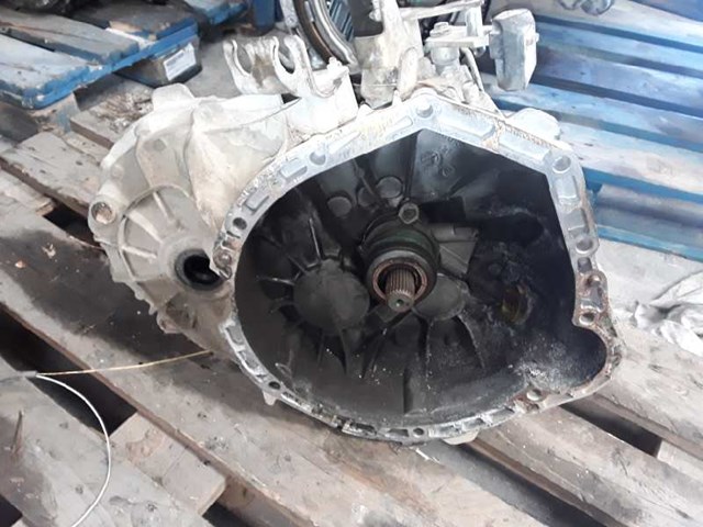 Mechaniczna skrzynia biegów w komplecie A6382601900 MERCEDES