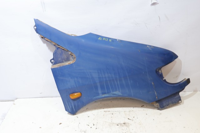 Błotnik przedni prawy A6388801506 MERCEDES