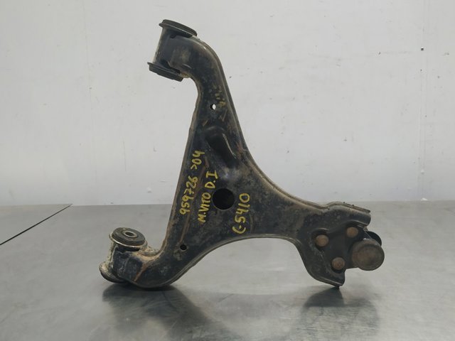 Wahacz zawieszenia przedniego dolny lewy A6393300410 MERCEDES