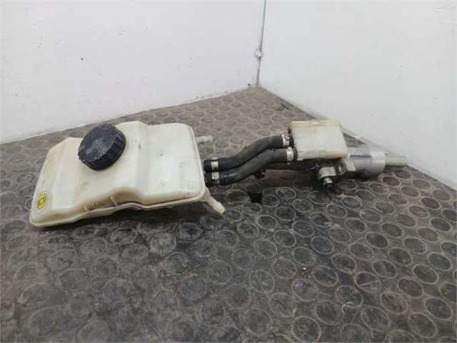 Zbiorniczek głównego cylindra hamulcowego (płynu hamulcowego) A6394300002 MERCEDES