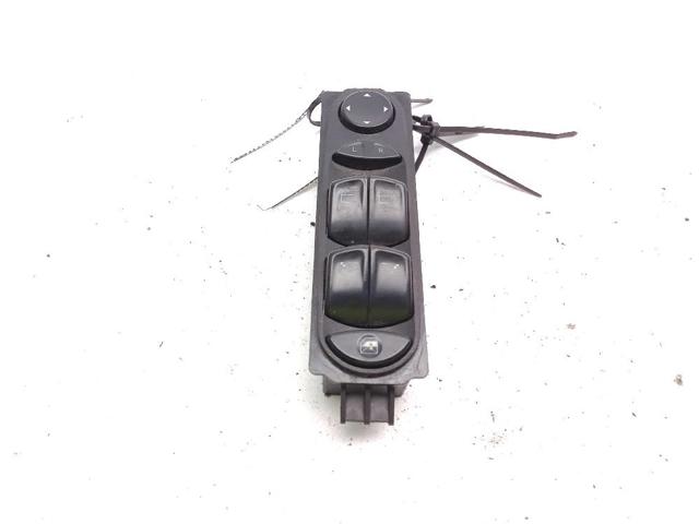 Panel przyciskowy sterowania podnośnikiem szyby przedni lewy A6395450413 MERCEDES