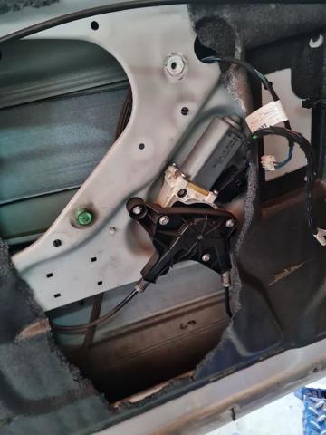 Mechanizm podnoszenia szyby drzwi przednich lewych A6397200046 MERCEDES
