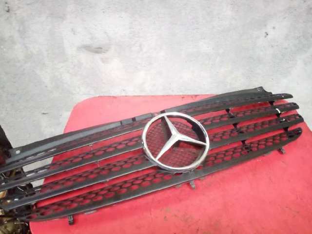 Atrapa grill Mercedes Viano