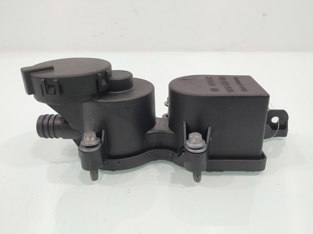 Separator oleju układu wentylacji kadłuda (bloku silnika) Mercedes B W245