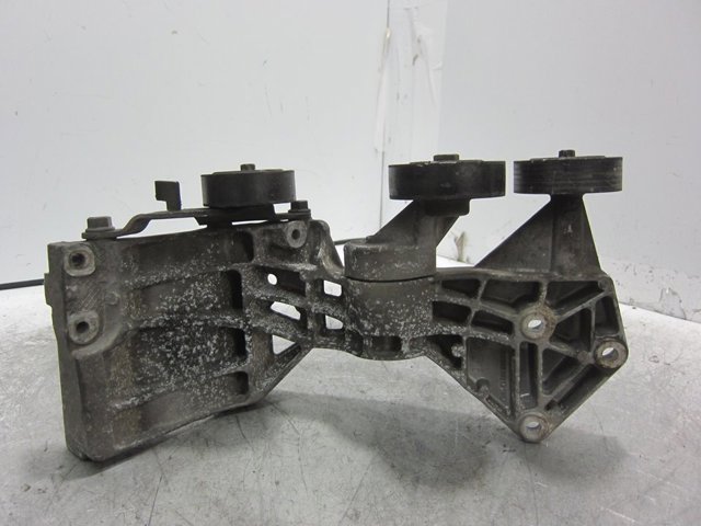 Wspornik alternatora A6402021040 MERCEDES