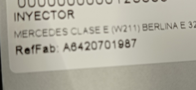 Wtryskiwacz paliwa A6420701987 MERCEDES