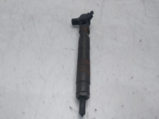Wtryskiwacz paliwa A6510704987 MERCEDES