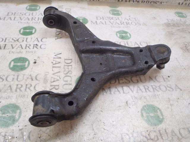 Wahacz zawieszenia przedniego dolny prawy A9063304107 MERCEDES