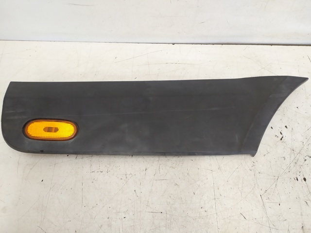 Listwa ochronna błotnika tylnego prawego A9066903562 MERCEDES