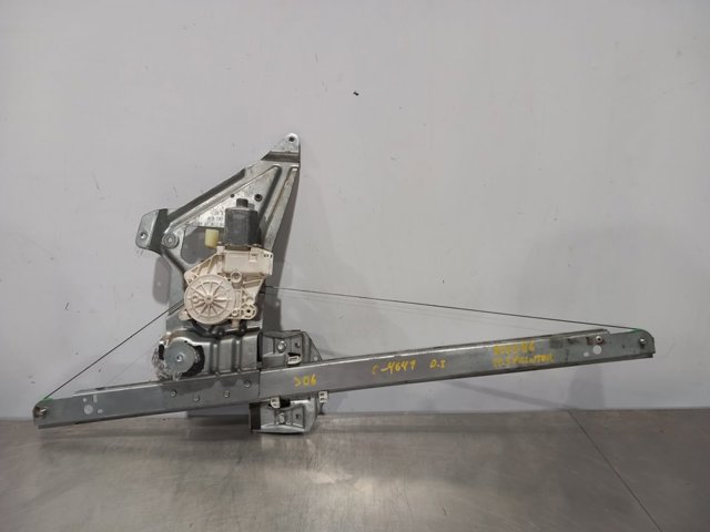 Mechanizm podnoszenia szyby drzwi przednich lewych A9067200046 MERCEDES