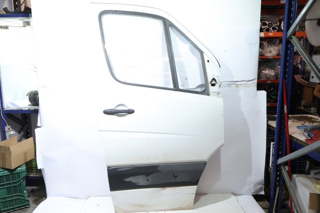 Drzwi przednie prawe A9067200105 MERCEDES