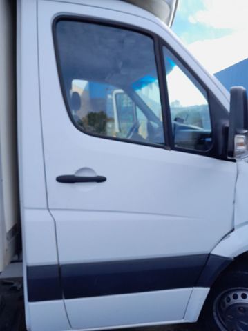 Drzwi przednie prawe A9067200105 MERCEDES
