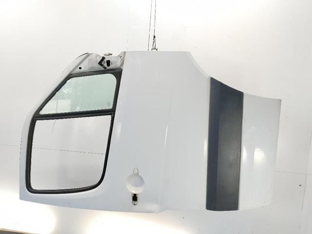 Drzwi przednie prawe A906720010528 MERCEDES