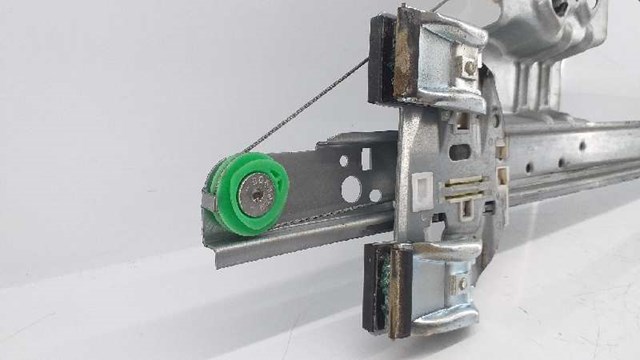 Mechanizm podnoszenia szyby drzwi przednich prawych A9067200146 MERCEDES