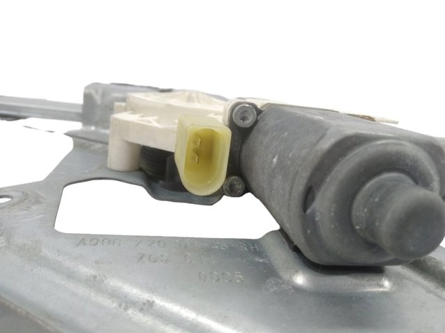 Mechanizm podnoszenia szyby drzwi przednich prawych A9067200146 VAG