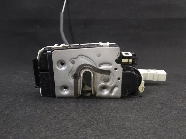 Zamek drzwi przednich prawych A9067201735 MERCEDES