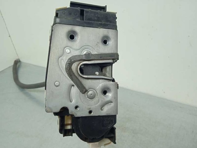 Zamek drzwi przednich lewych A9067202135 MERCEDES