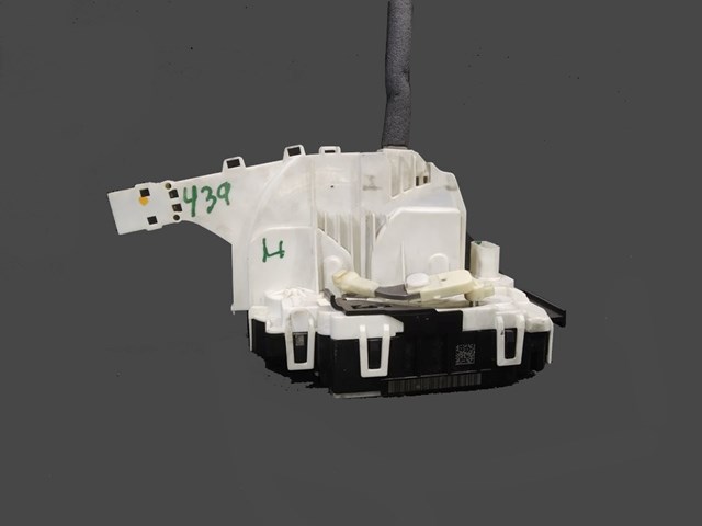 Zamek drzwi przednich lewych A9067202135 MERCEDES