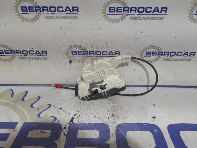 Zamek drzwi tylnych prawych skrzydłowych A9067400935 MERCEDES