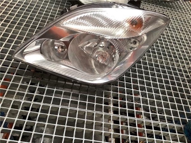 Reflektor lewy A9068200161 MERCEDES