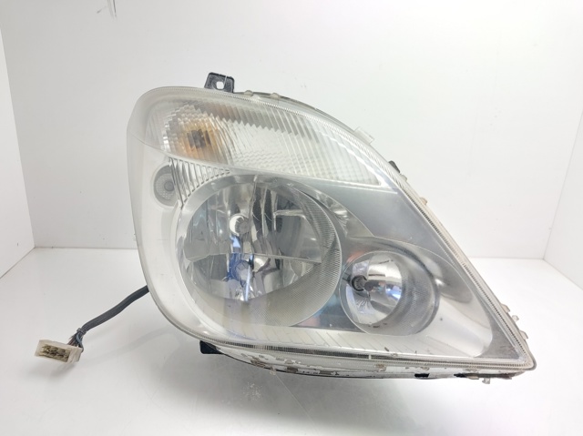 Reflektor prawy A9068200261 MERCEDES