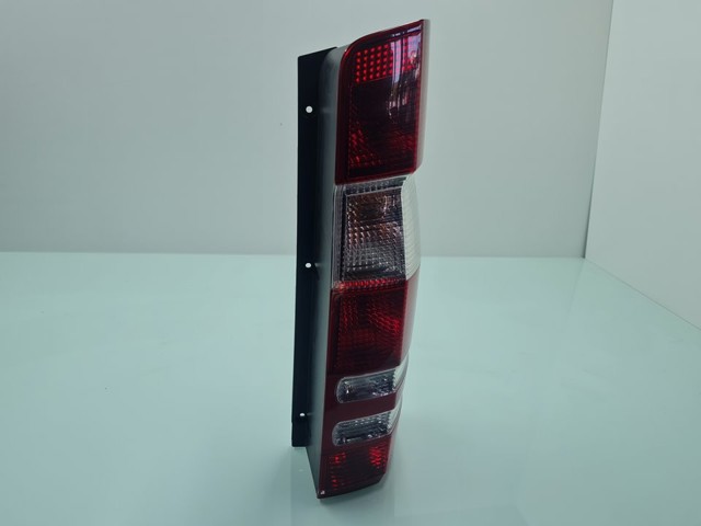 Lampa zespolona tylna prawa A9068200264 MERCEDES