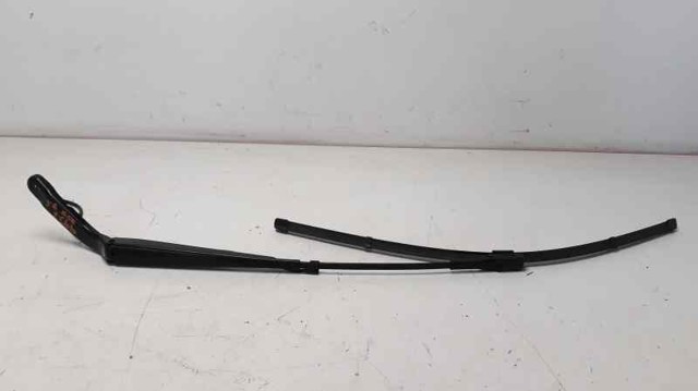 Ramię wycieraczki szyby przedniej A9068200644 MERCEDES