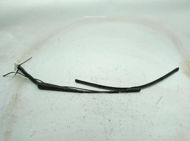 Ramię wycieraczki szyby przedniej A9068200644 MERCEDES
