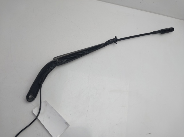 Ramię wycieraczki szyby przedniej A9068200644 MERCEDES