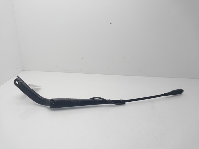 Ramię wycieraczki szyby przedniej A9068200644 MERCEDES