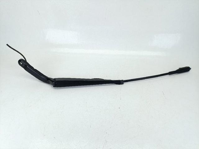 Ramię wycieraczki szyby przedniej A9068200644 MERCEDES