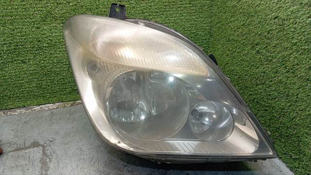 Reflektor prawy A9068200661 MERCEDES