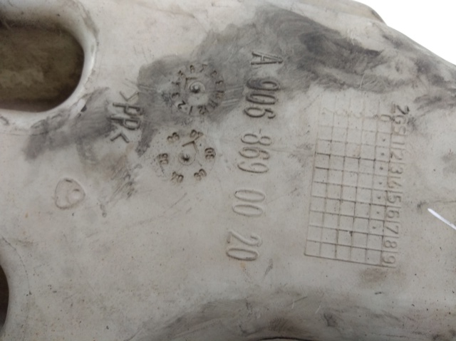 Zbiorniczek spryskiwacza szyb A9068690020 MERCEDES