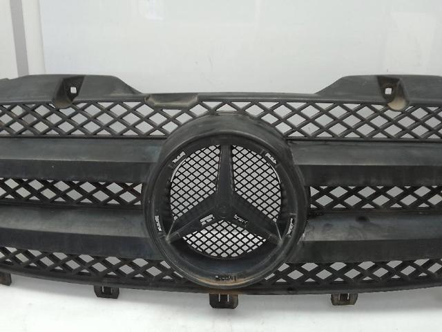 Atrapa chłodnicy A9068800385 MERCEDES