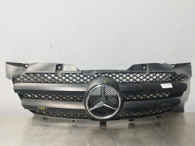 Atrapa chłodnicy A9068800385 MERCEDES