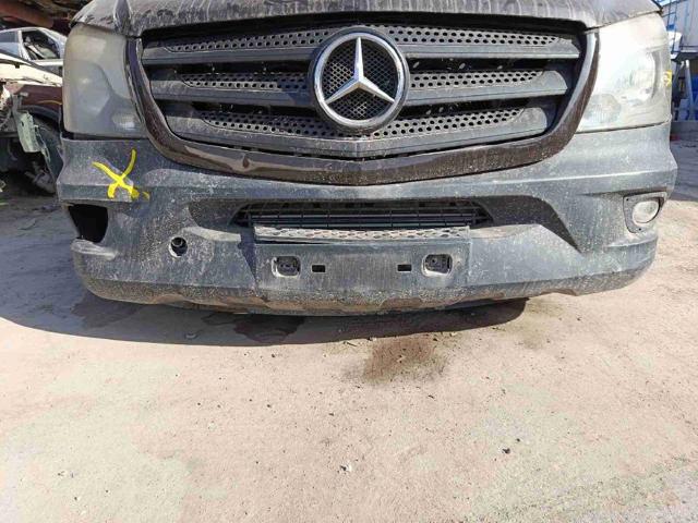Zderzak przedni A9068801670 MERCEDES