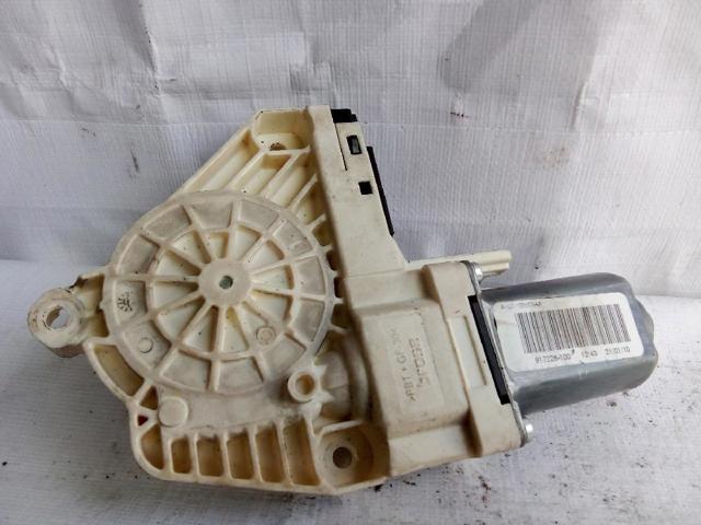 Mechanizm podnoszenia szyby drzwi przednich lewych AH2223201AB LAND ROVER