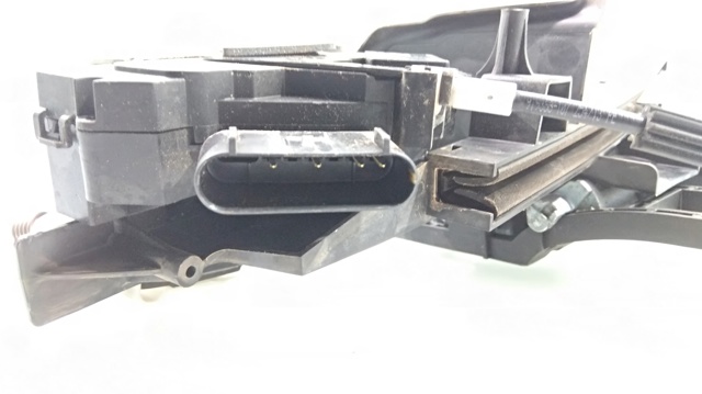 Zamek drzwi tylnych lewych Ford Fiesta CB1