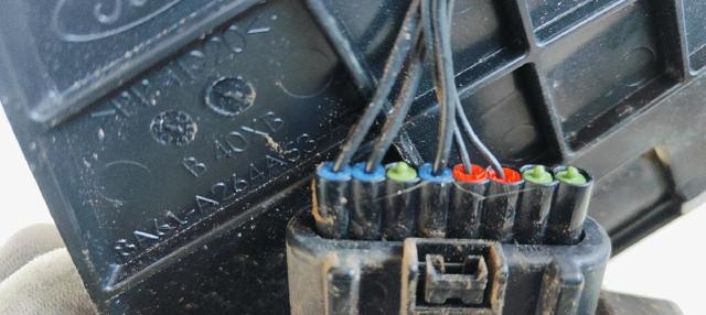 Zamek drzwi tylnych lewych Ford Fiesta CB1