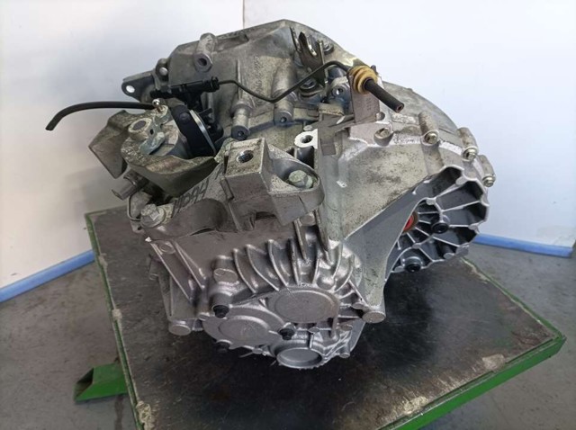 Mechaniczna skrzynia biegów w komplecie AV4R7002AB FORD