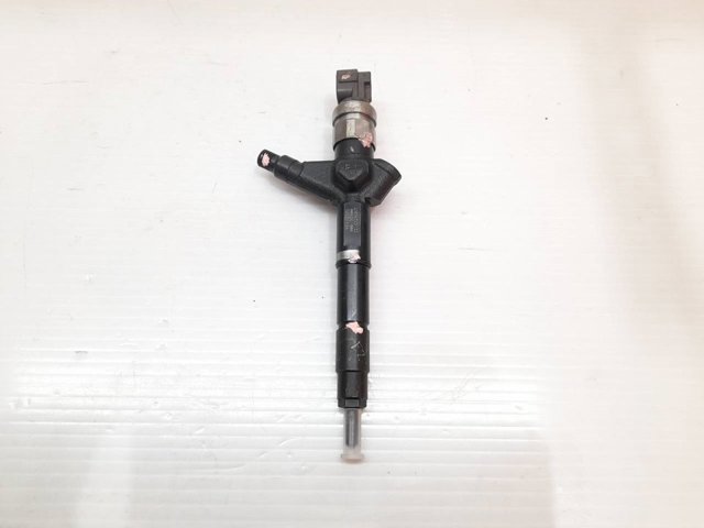 Wtryskiwacz paliwa AW400AW4 NISSAN