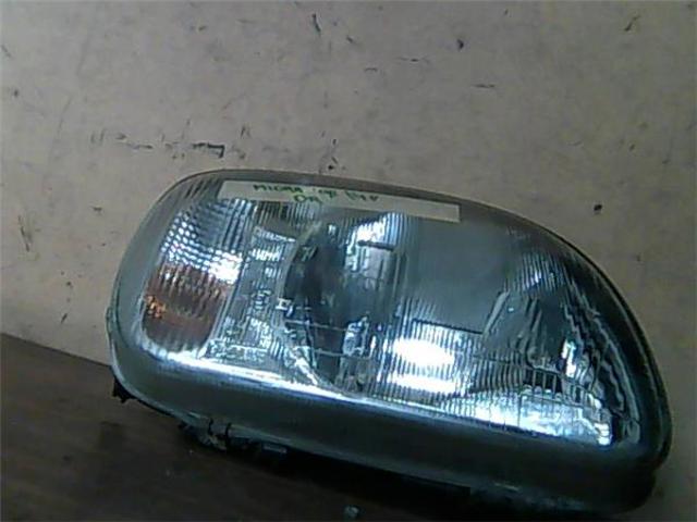 Reflektor prawy B60101F511 NISSAN