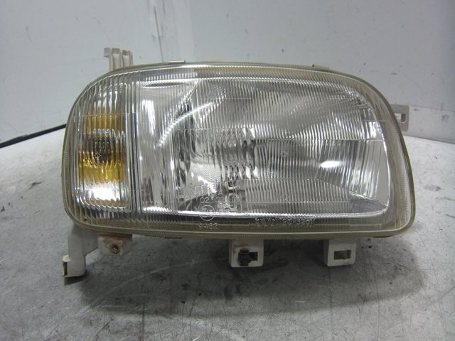 Reflektor prawy B60101F511 NISSAN