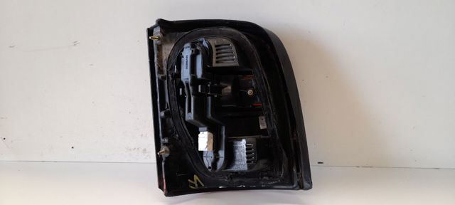 Lampa zespolona tylna prawa B65505F301 NISSAN