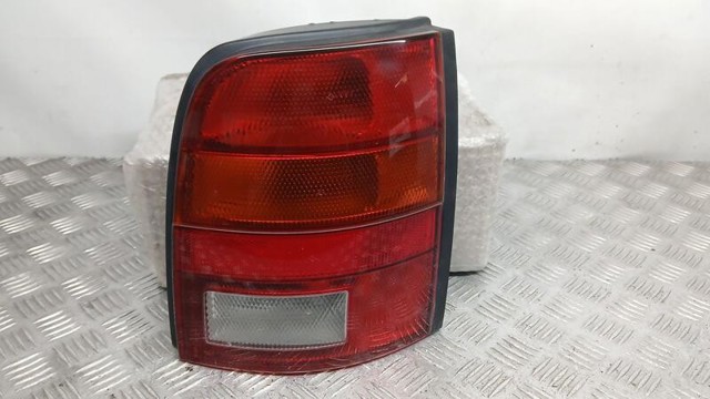 Lampa zespolona tylna prawa B65505F301 NISSAN