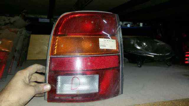 Lampa zespolona tylna prawa B65505F301 NISSAN